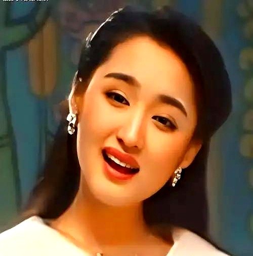 一眼勾魂的桃花眼女星_有桃花眼的女明星_桃花眼女星的独特魅力